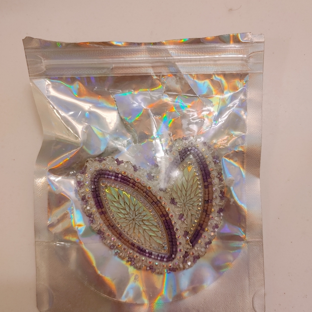 Beautiful beaded earrings - Picture 2 of 3